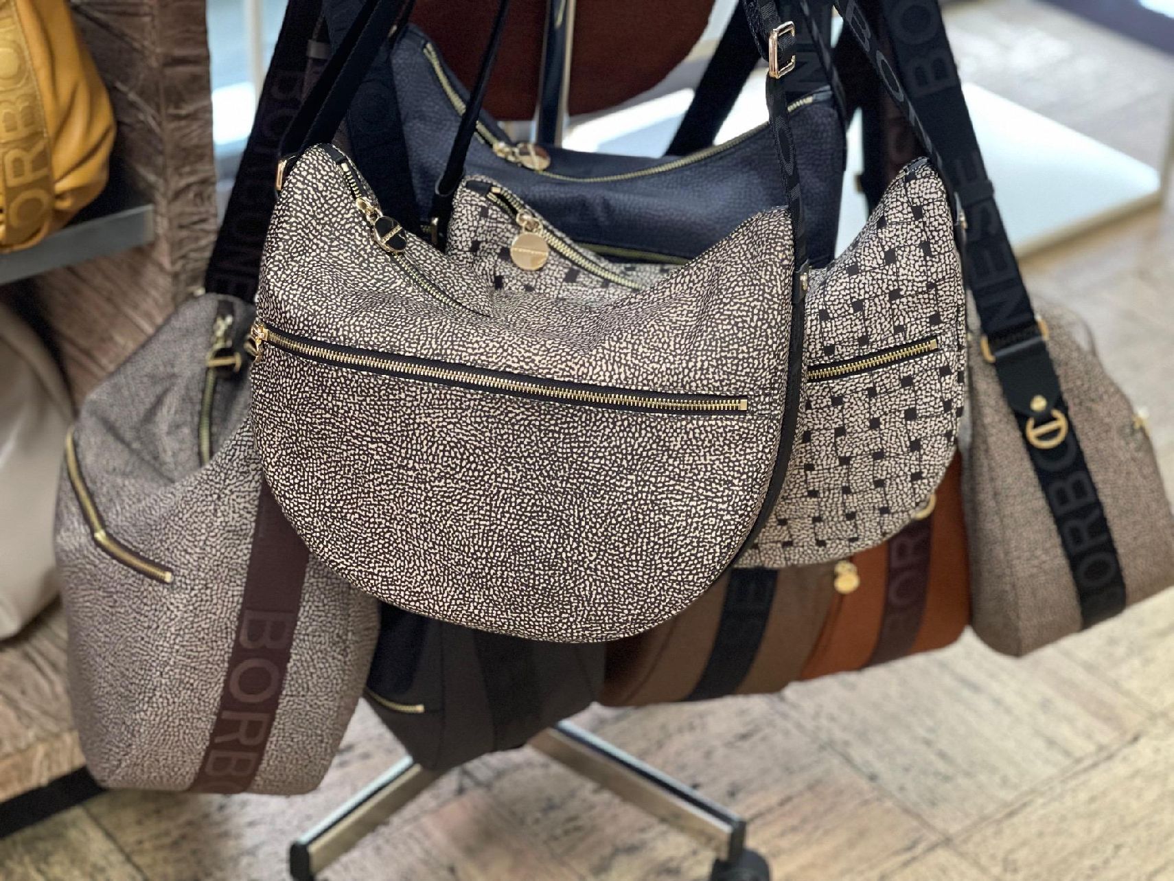 Luna Bag nelle vetrine di BORBONESE BIANCABI Torino