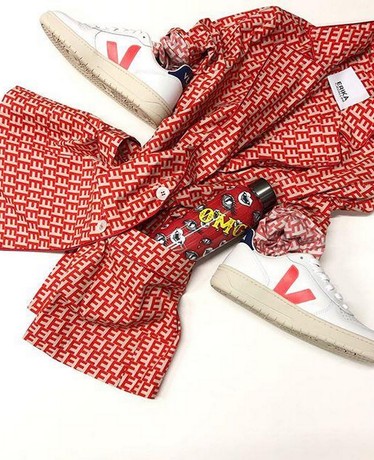 Veja V-10 sneakers with red logo 